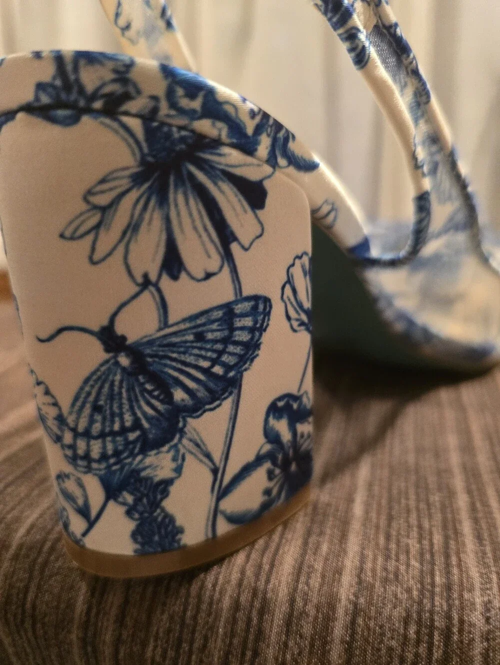 NWT Betsey Johnson Petra WHT/BLU FLORALEmbellished Slingback Heels, Size 9.5 - Picture 10 of 16